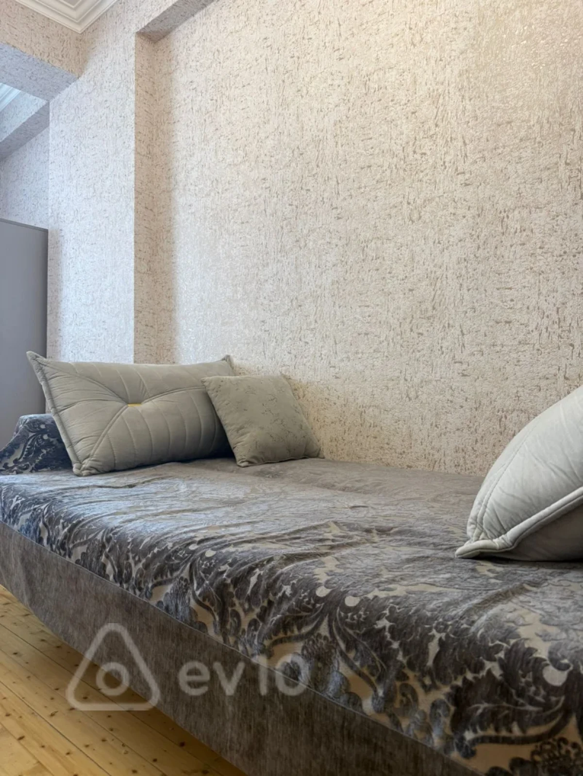 Kirayə verilir 2 otaqlı yeni tikili 90 m²