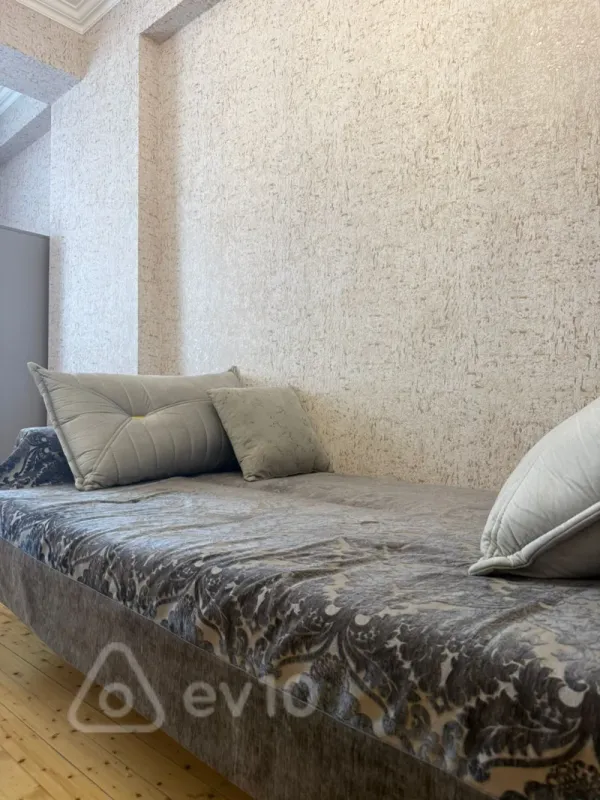 Kirayə verilir 2 otaqlı yeni tikili 90 m²