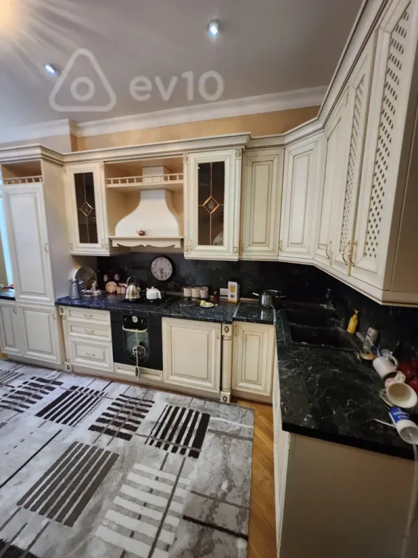 Satılır 3 otaqlı yeni tikili 130 m²