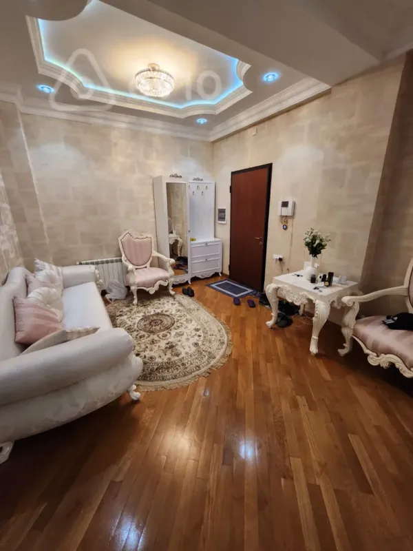 Satılır 3 otaqlı yeni tikili 130 m²