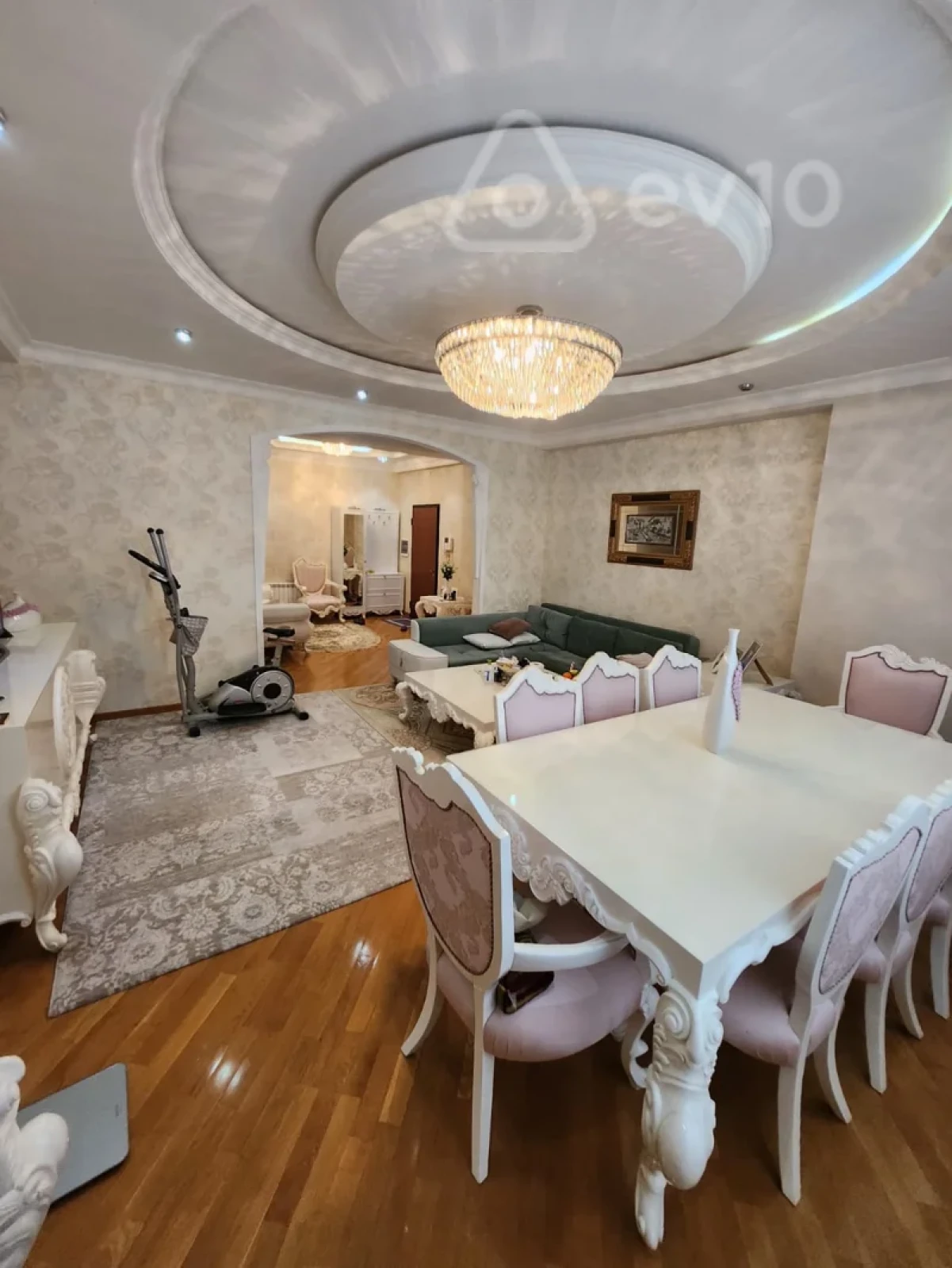 Satılır 3 otaqlı yeni tikili 130 m²