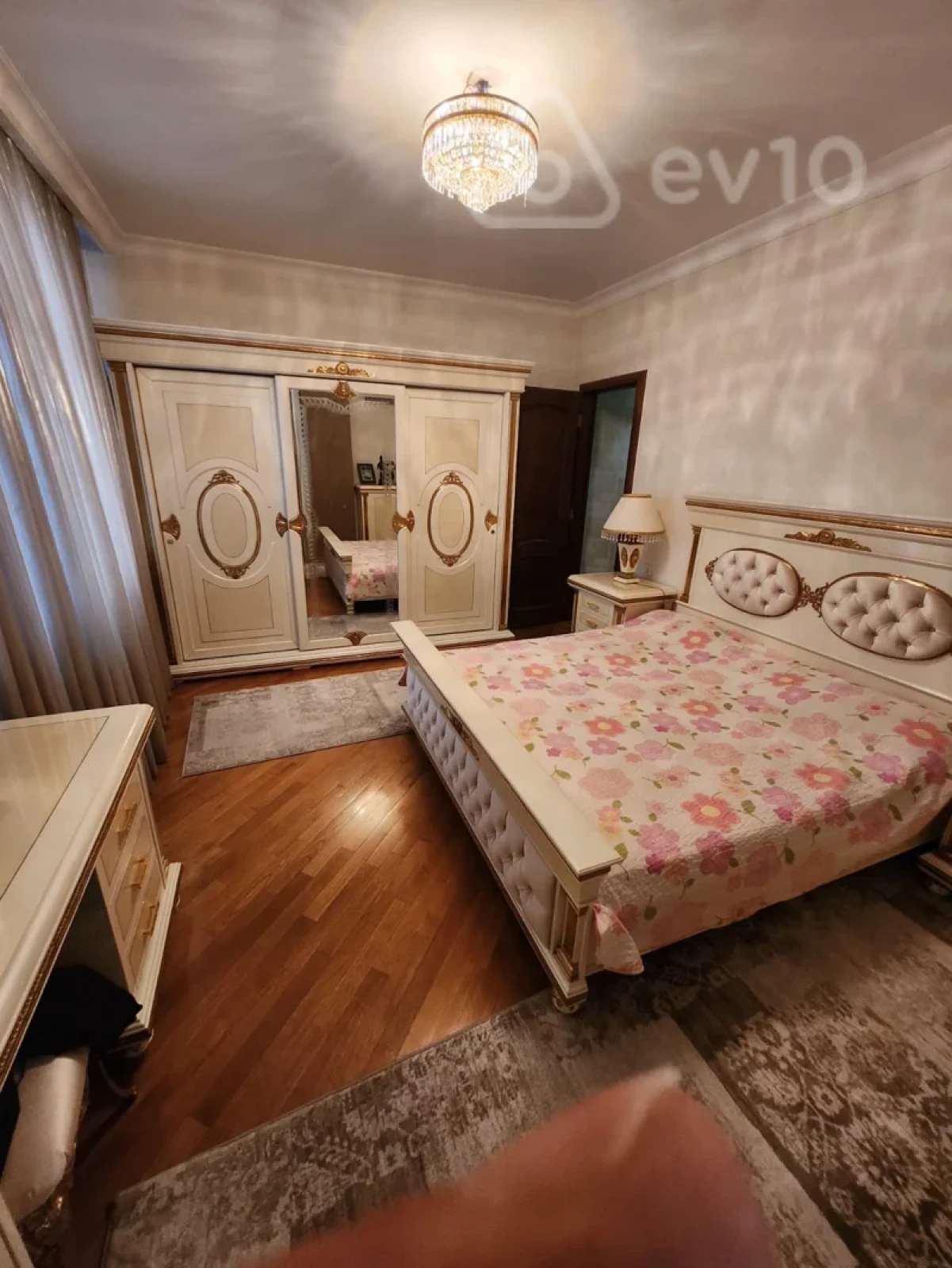 Satılır 3 otaqlı yeni tikili 130 m²