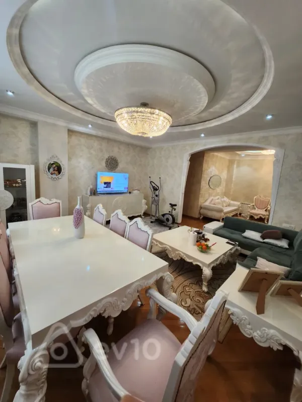 Satılır 3 otaqlı yeni tikili 130 m²