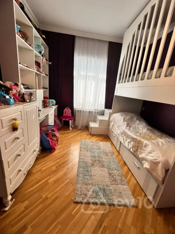 Satılır 4 otaqlı köhnə tikili 100 m²