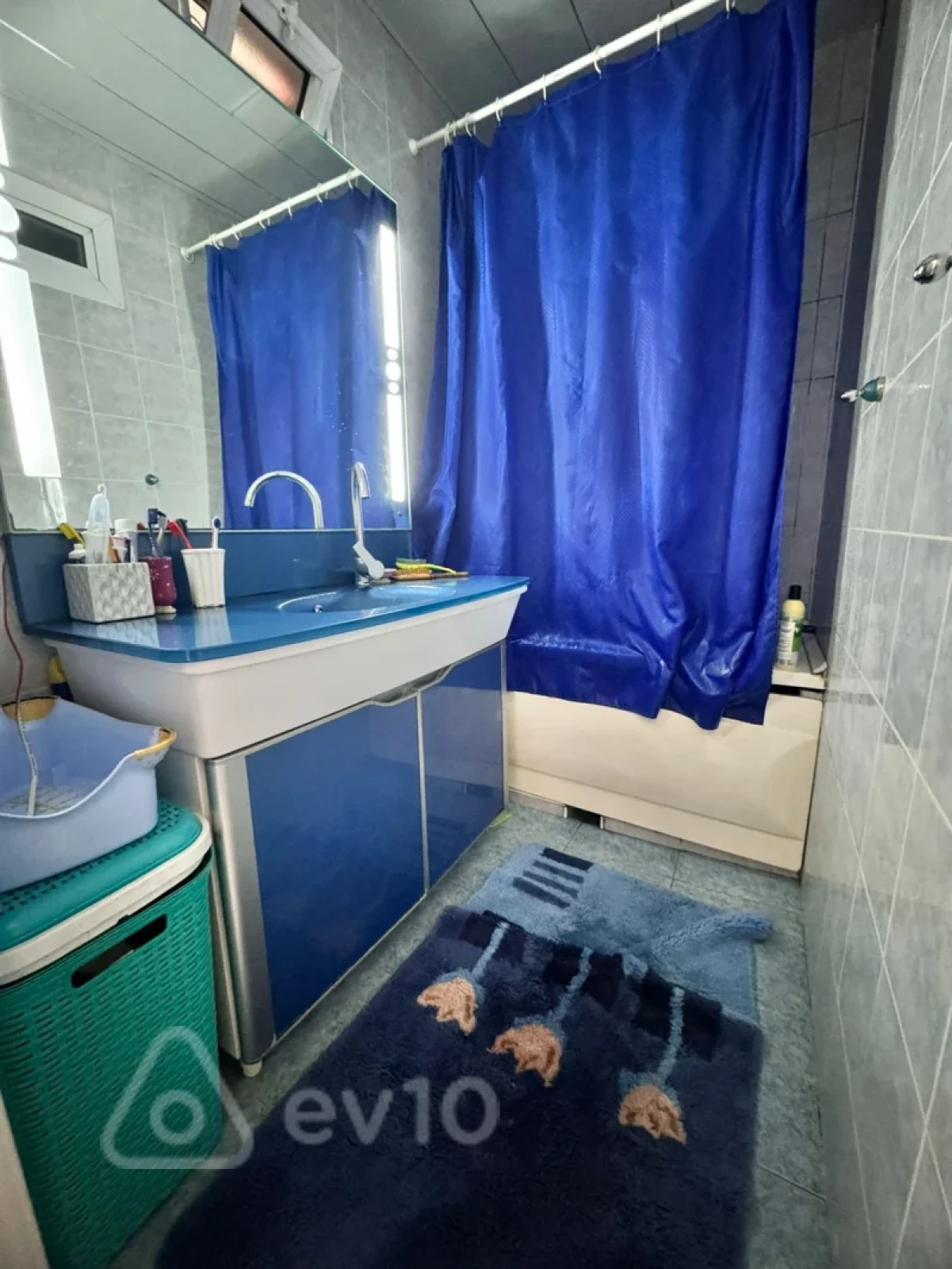 Satılır 4 otaqlı köhnə tikili 100 m²