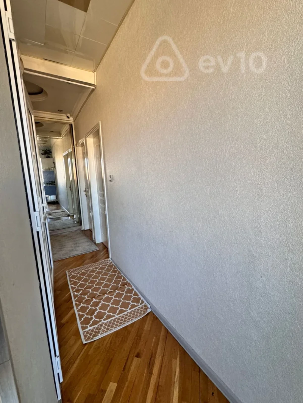 Satılır 4 otaqlı köhnə tikili 100 m²