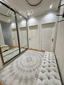 Satılır 4 otaqlı köhnə tikili 100 m²