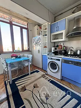 Satılır 4 otaqlı köhnə tikili 100 m²