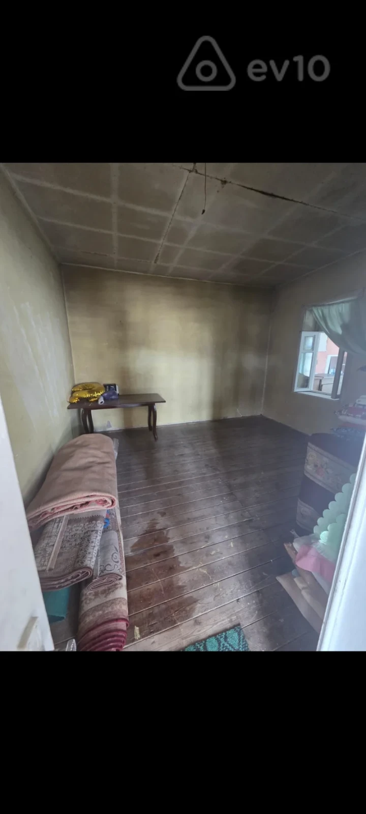 Satılır 8 otaqlı həyət evi 100 m²