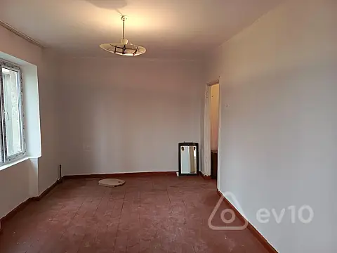 Kirayə verilir 1 otaqlı köhnə tikili 40 m²