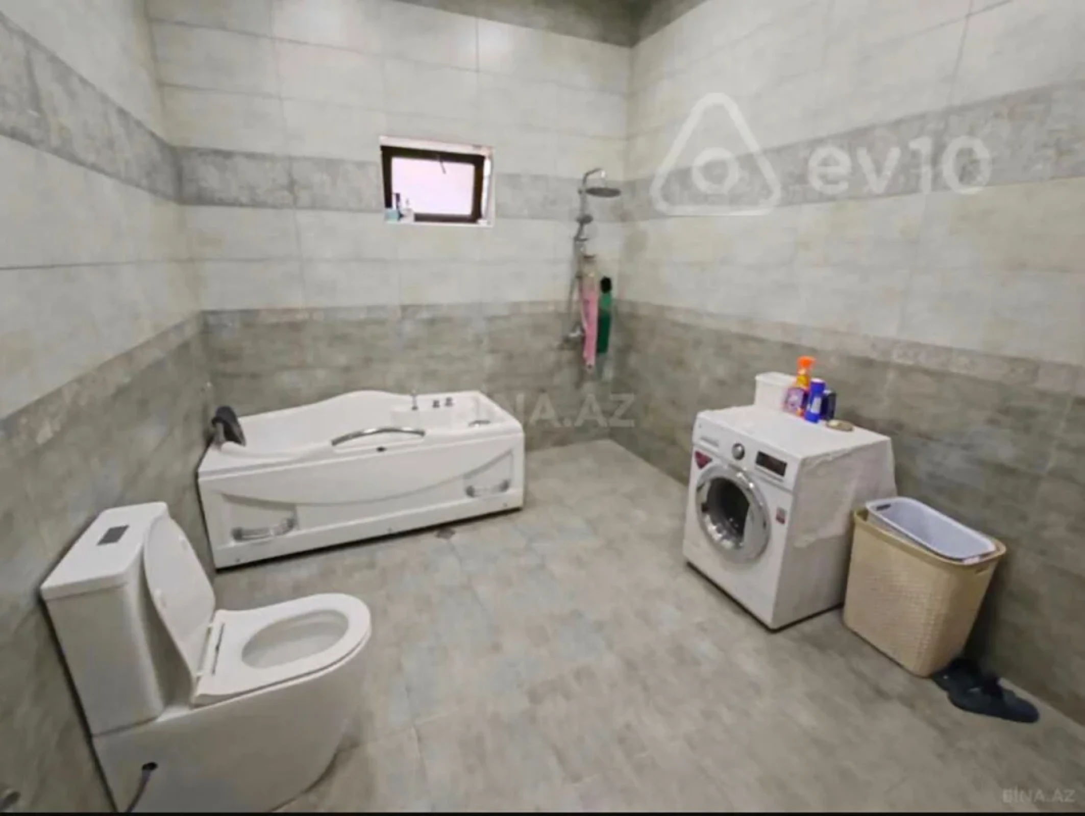 Satılır 6 otaqlı həyət evi 250 m²