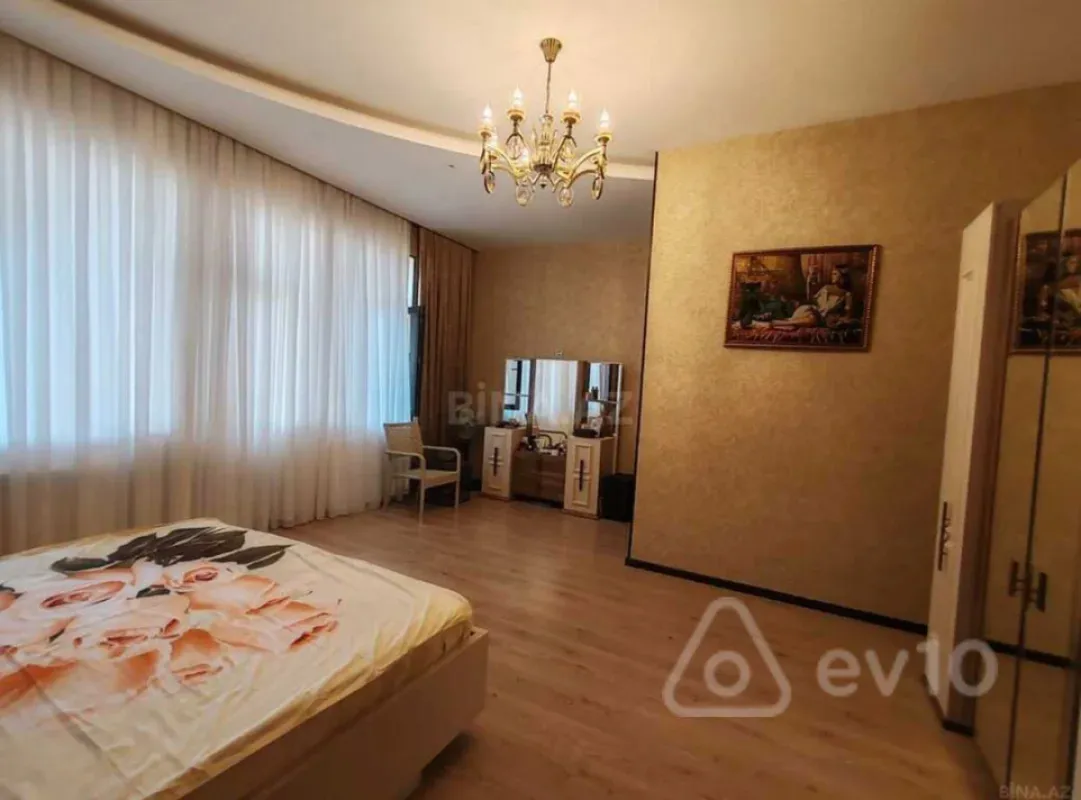 Satılır 6 otaqlı həyət evi 250 m²