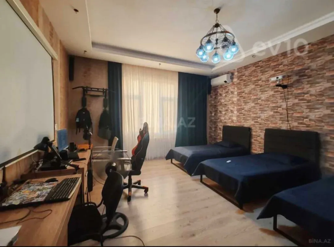 Satılır 6 otaqlı həyət evi 250 m²