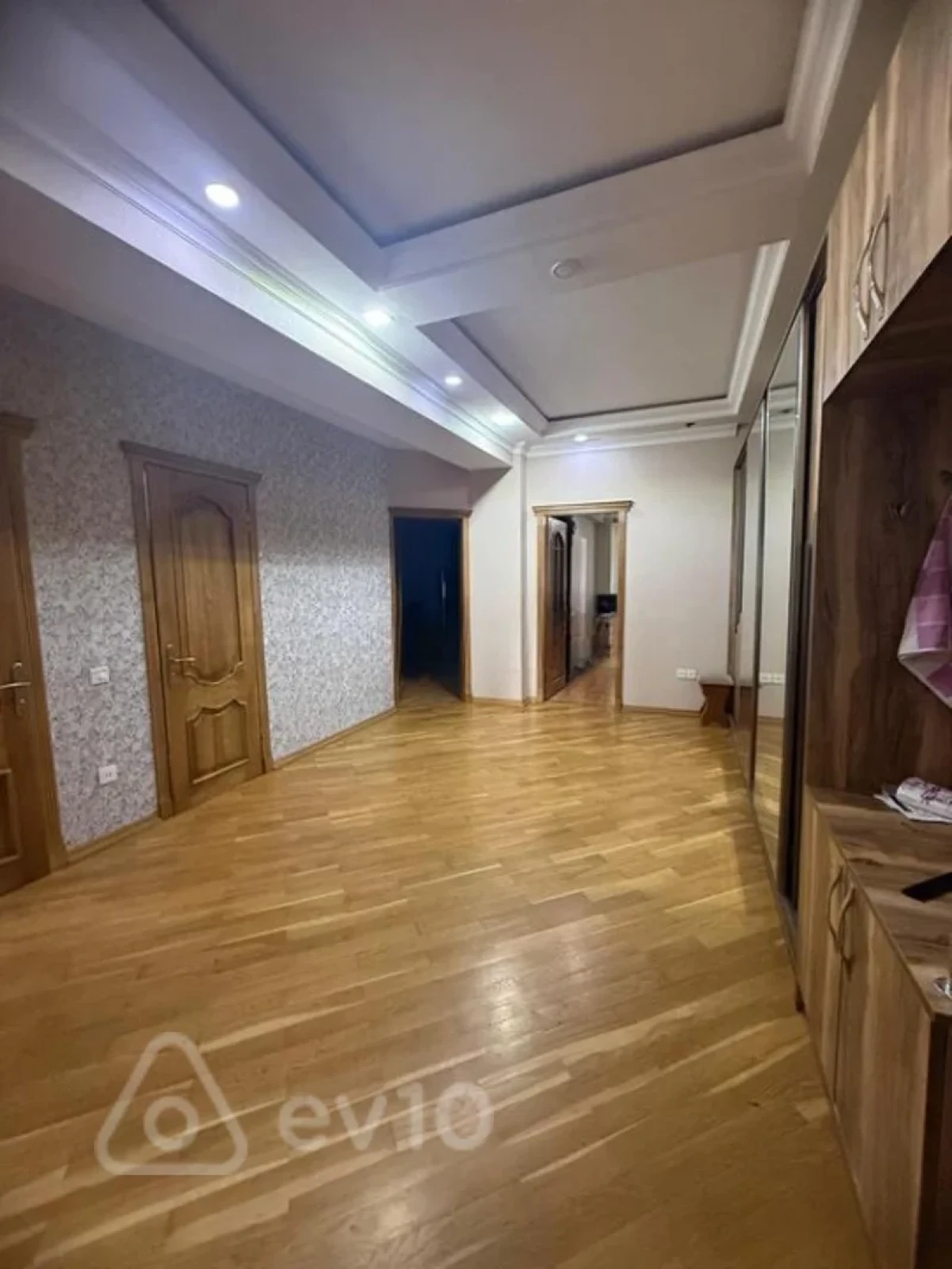 Satılır 3 otaqlı yeni tikili 170 m²