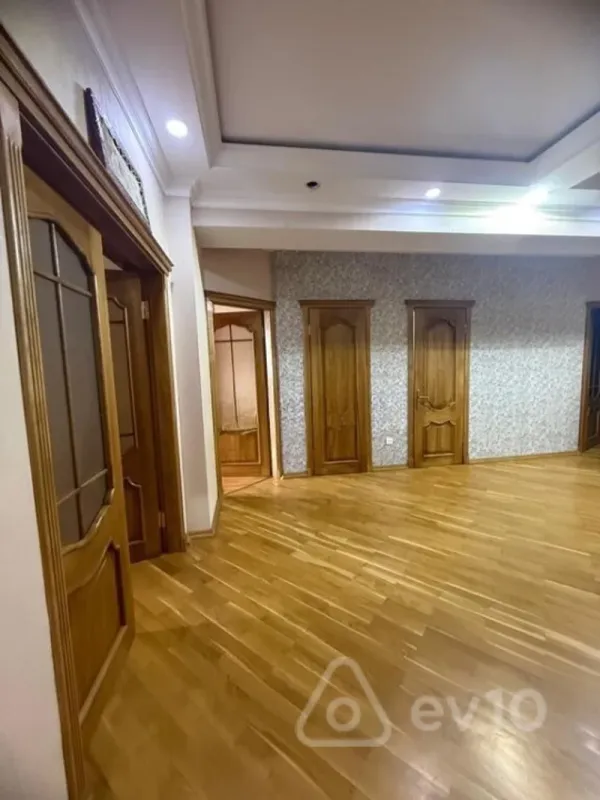 Satılır 3 otaqlı yeni tikili 170 m²
