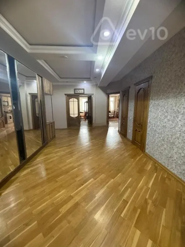 Satılır 3 otaqlı yeni tikili 170 m²