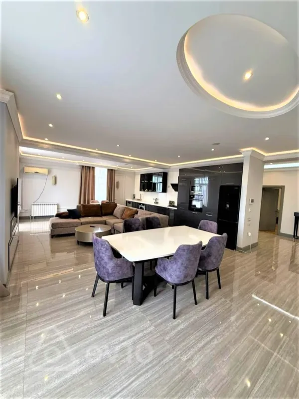 Kirayə verilir 3 otaqlı yeni tikili 190 m²