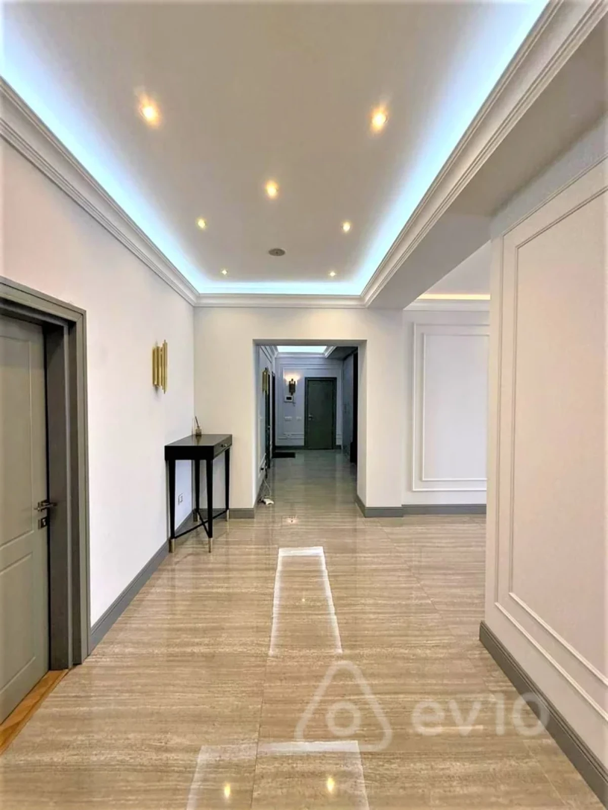 Kirayə verilir 3 otaqlı yeni tikili 190 m²
