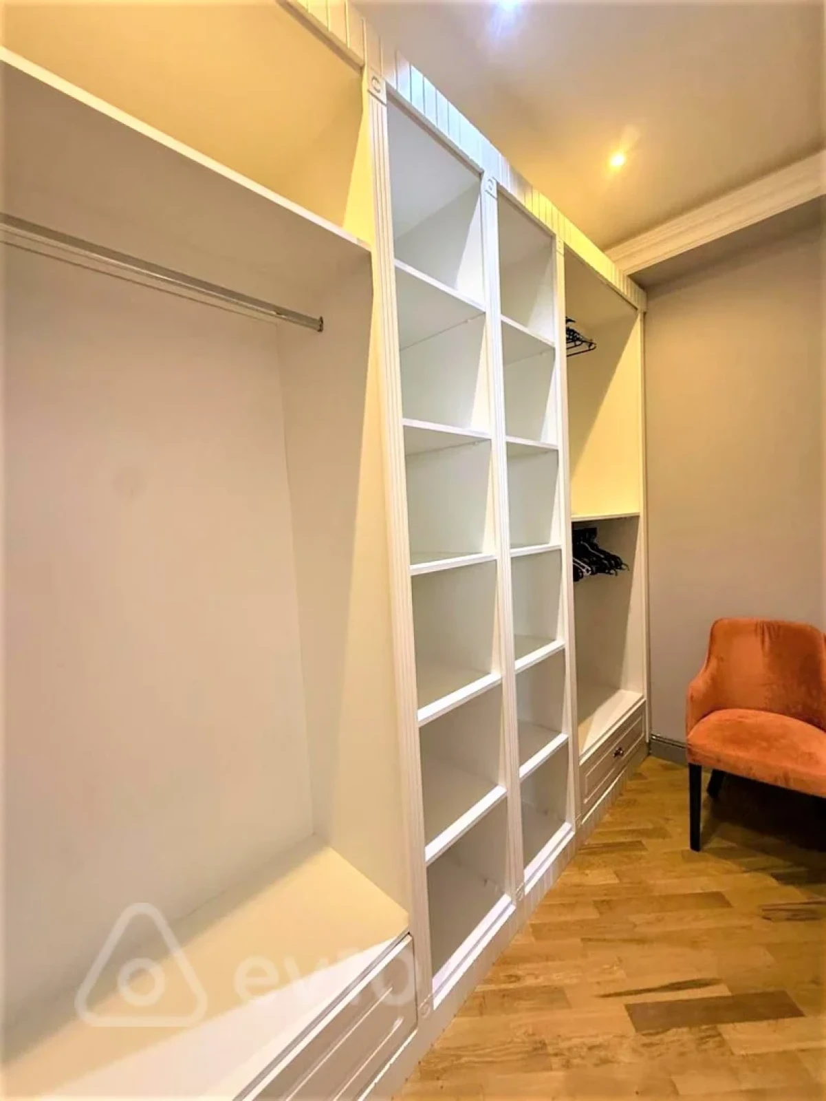 Kirayə verilir 3 otaqlı yeni tikili 190 m²