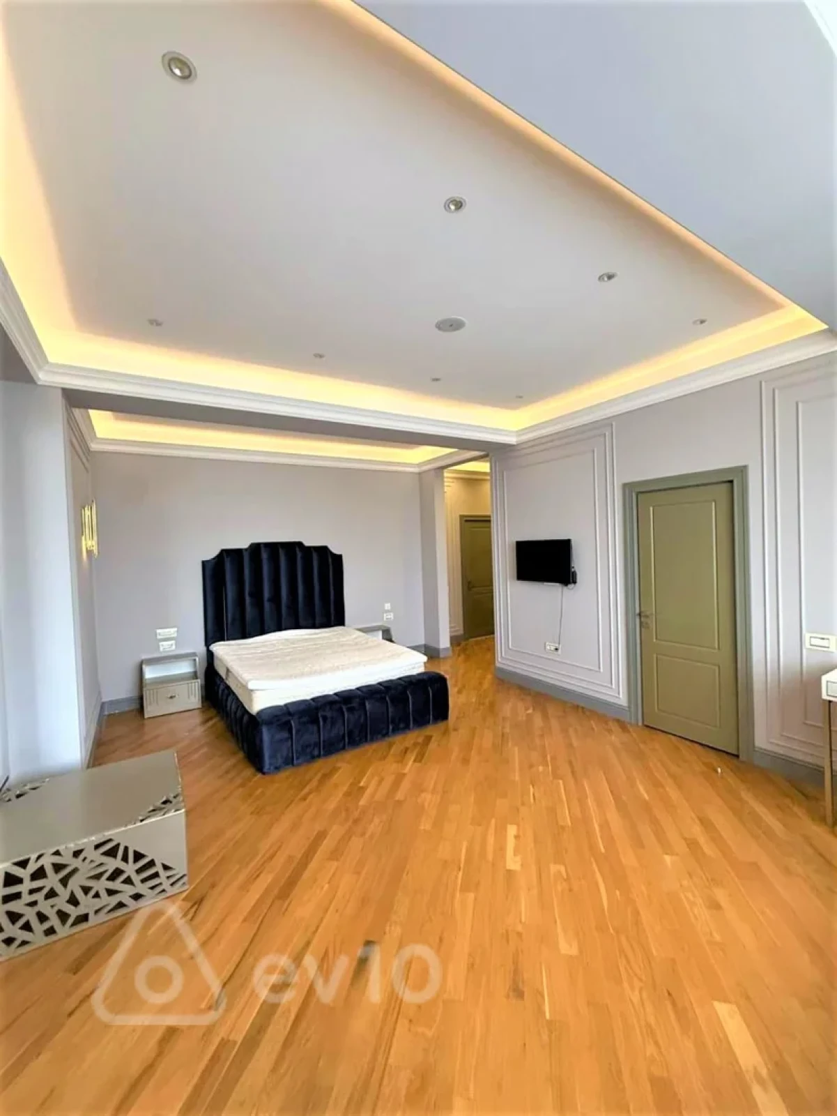 Kirayə verilir 3 otaqlı yeni tikili 190 m²