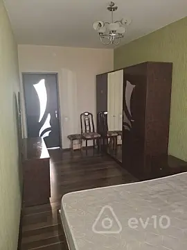 Kirayə verilir 2 otaqlı köhnə tikili 75 m²