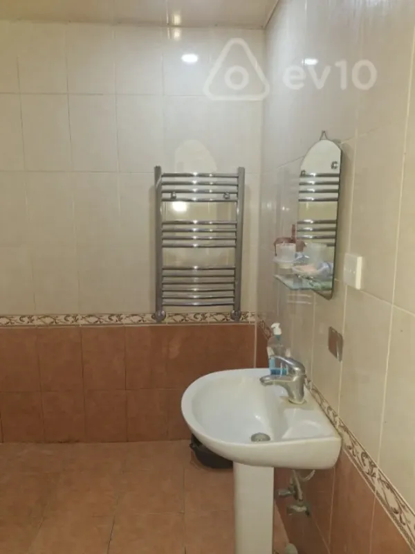 Kirayə verilir 2 otaqlı köhnə tikili 75 m²