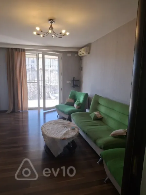 Kirayə verilir 2 otaqlı köhnə tikili 75 m²