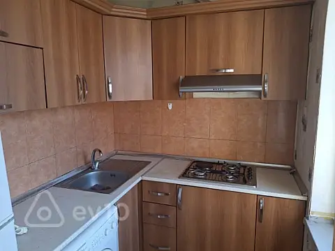 Kirayə verilir 2 otaqlı köhnə tikili 75 m²