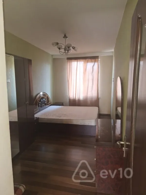 Kirayə verilir 2 otaqlı köhnə tikili 75 m²