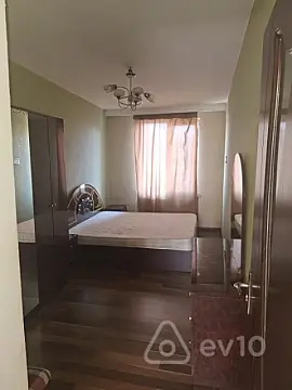 Kirayə verilir 2 otaqlı köhnə tikili 75 m²