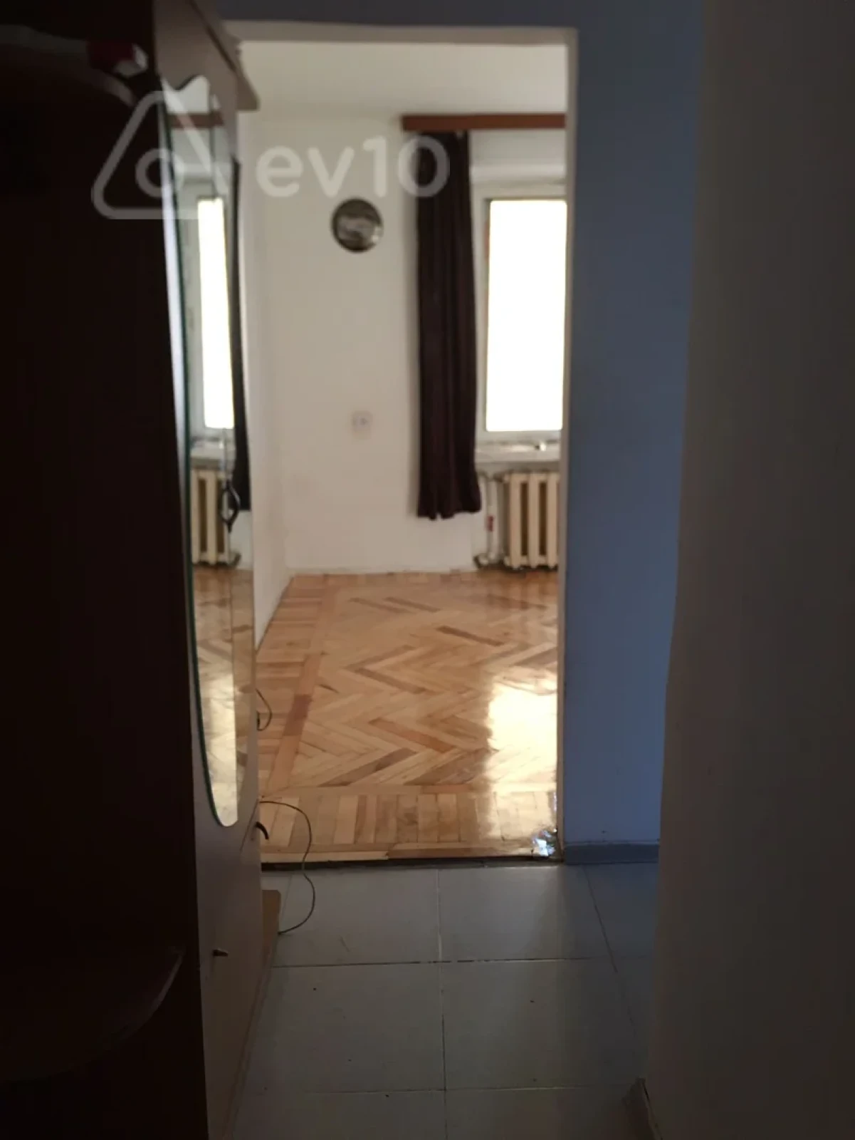 Satılır 1 otaqlı köhnə tikili 30 m²