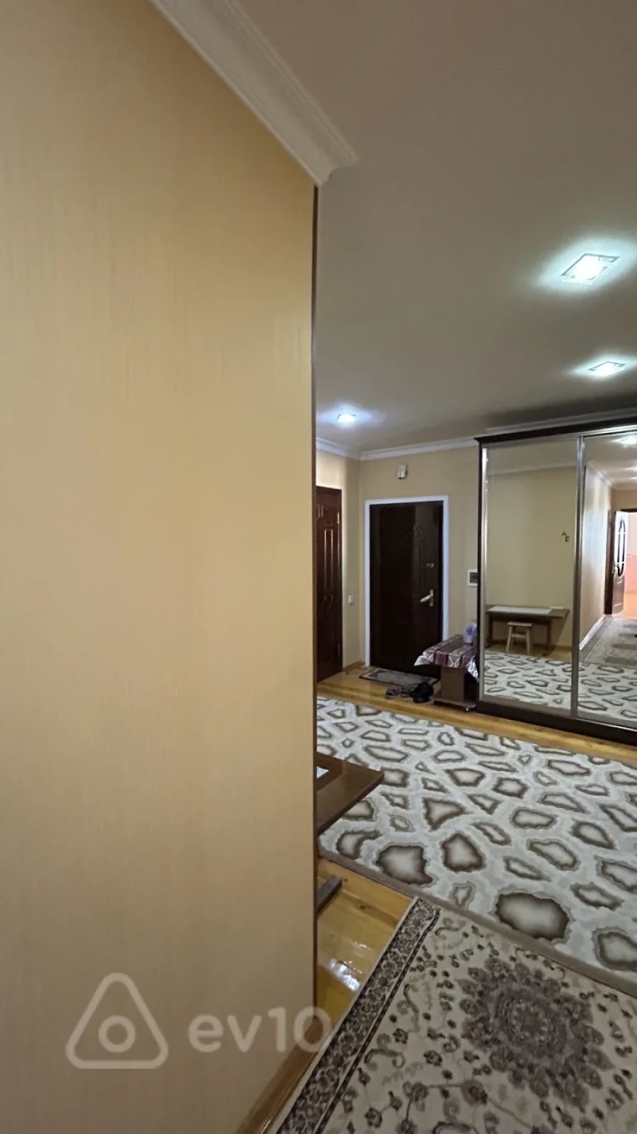 Kirayə verilir 2 otaqlı yeni tikili 85 m²