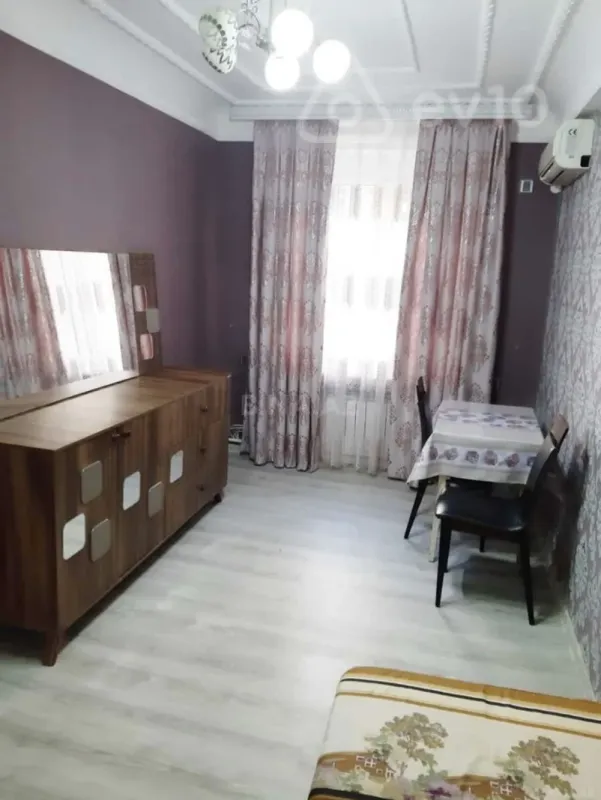Kirayə verilir 3 otaqlı köhnə tikili 70 m²