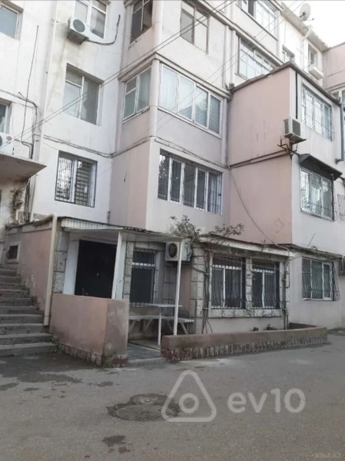 Kirayə verilir 3 otaqlı köhnə tikili 70 m²