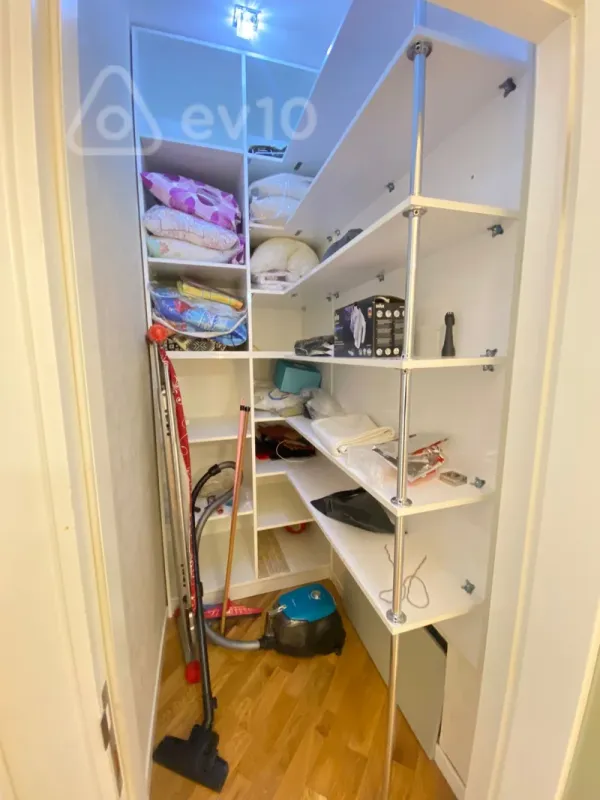 Kirayə verilir 4 otaqlı yeni tikili 200 m²