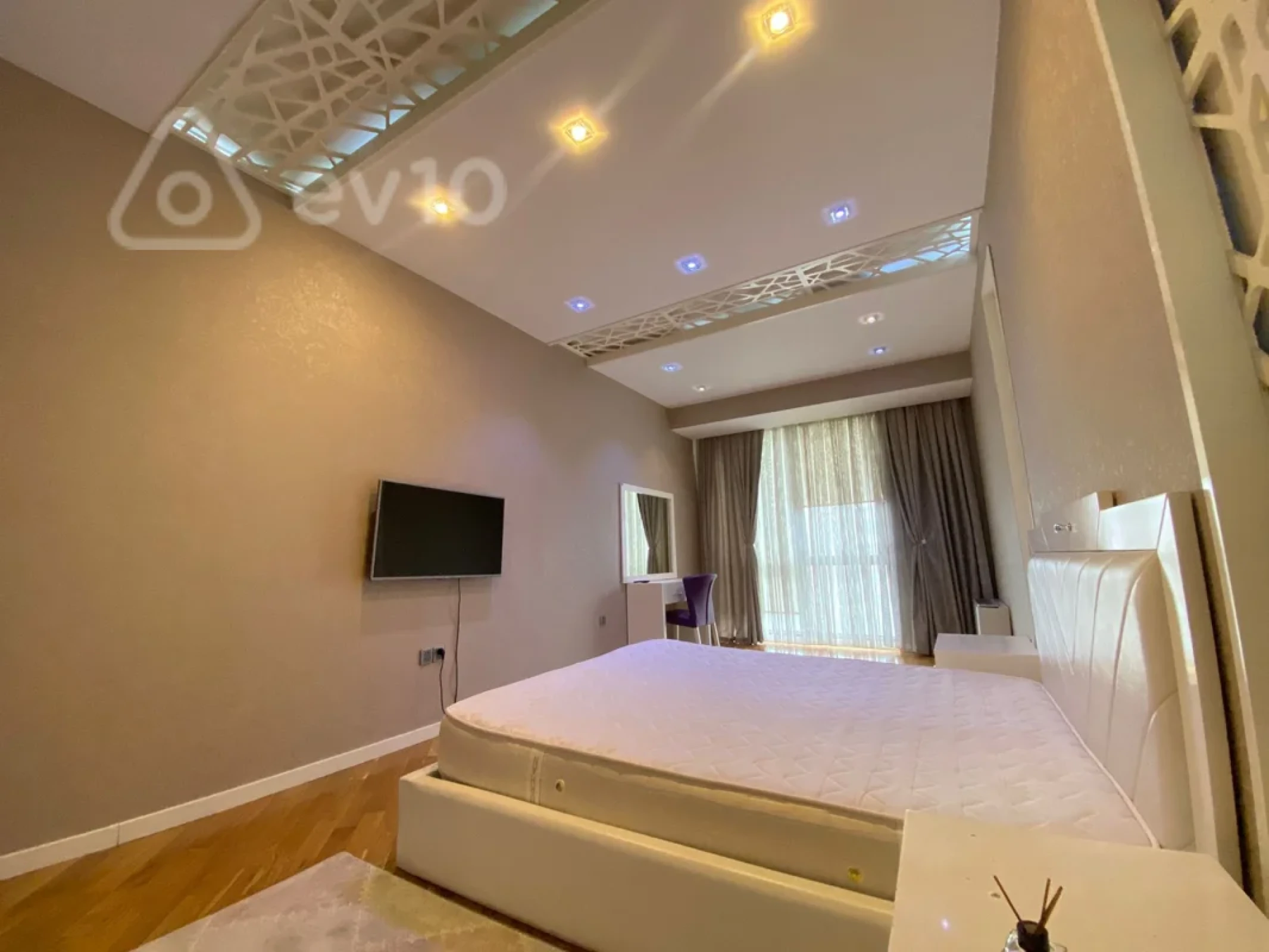 Kirayə verilir 4 otaqlı yeni tikili 200 m²