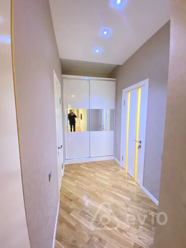 Kirayə verilir 4 otaqlı yeni tikili 200 m²