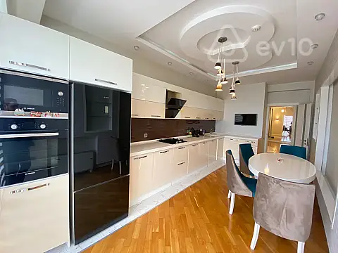 Kirayə verilir 4 otaqlı yeni tikili 200 m²