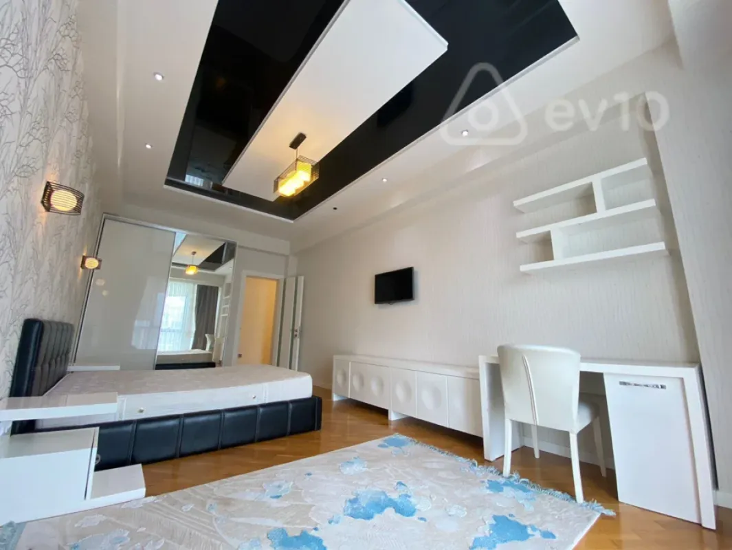 Kirayə verilir 4 otaqlı yeni tikili 200 m²