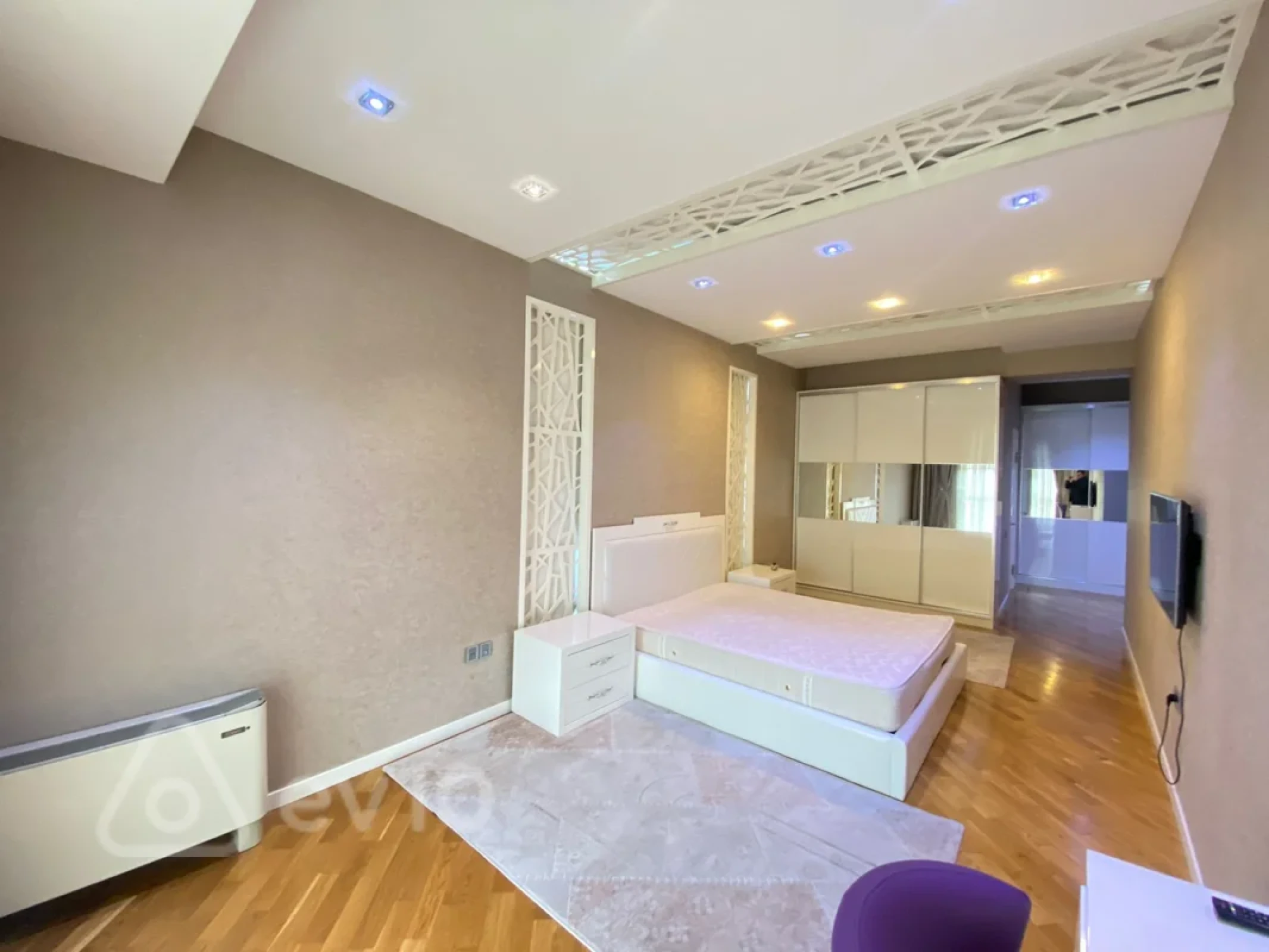 Kirayə verilir 4 otaqlı yeni tikili 200 m²