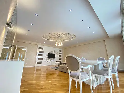 Kirayə verilir 4 otaqlı yeni tikili 200 m²