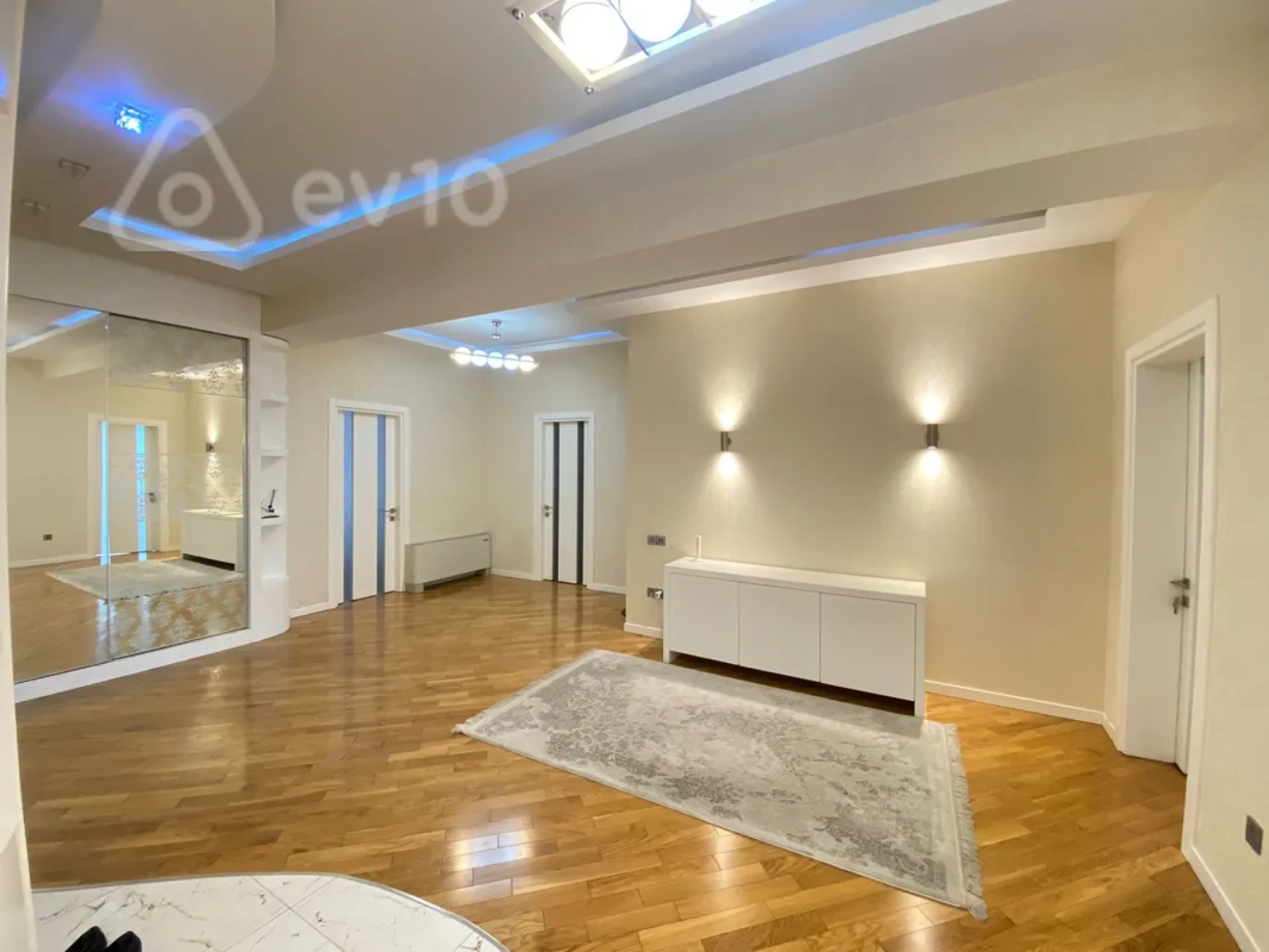 Kirayə verilir 4 otaqlı yeni tikili 200 m²