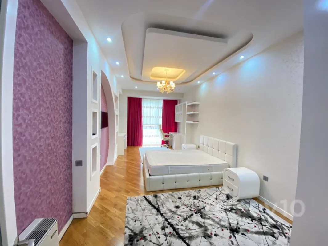 Kirayə verilir 4 otaqlı yeni tikili 200 m²