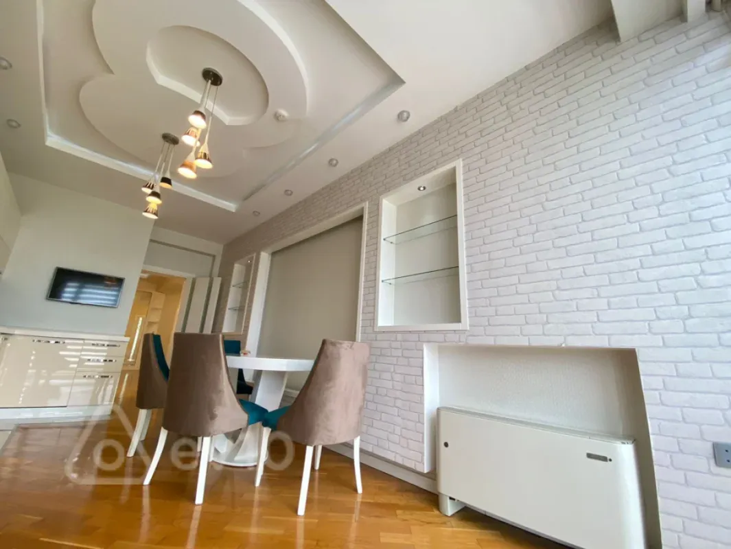 Kirayə verilir 4 otaqlı yeni tikili 200 m²