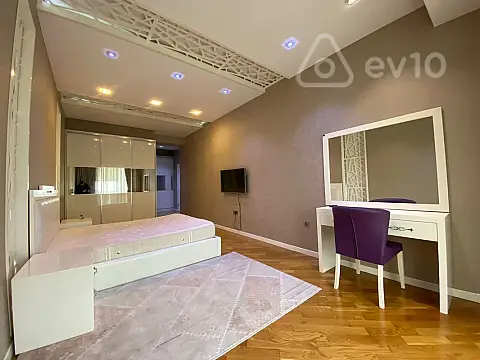 Kirayə verilir 4 otaqlı yeni tikili 200 m²