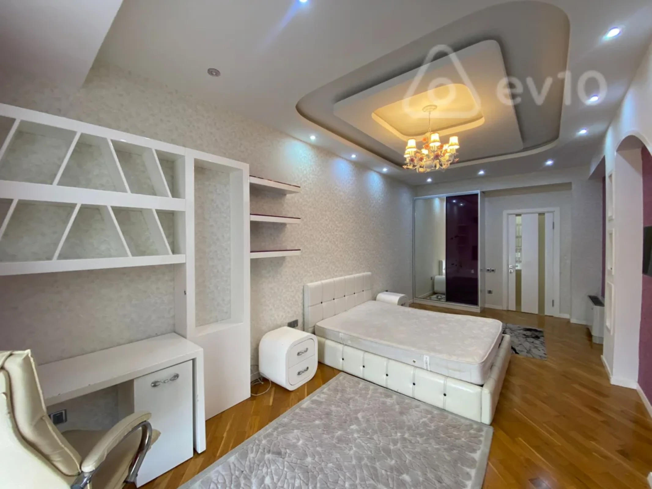 Kirayə verilir 4 otaqlı yeni tikili 200 m²