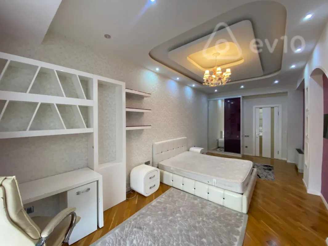 Kirayə verilir 4 otaqlı yeni tikili 200 m²