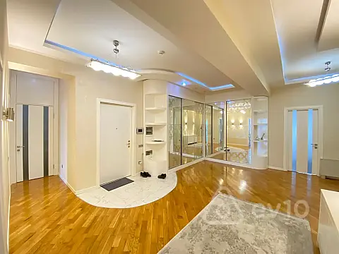 Kirayə verilir 4 otaqlı yeni tikili 200 m²