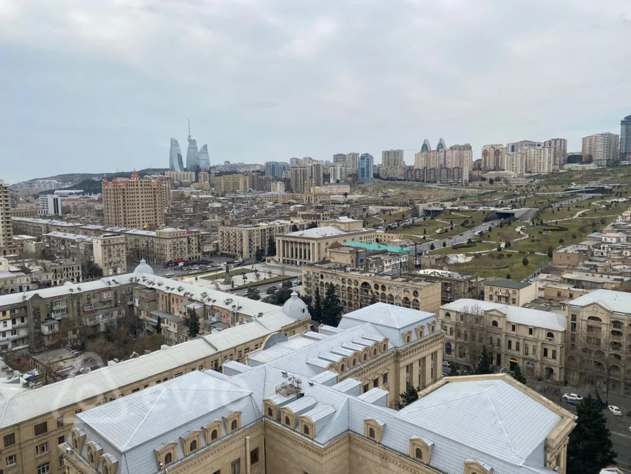 Kirayə verilir 4 otaqlı yeni tikili 200 m²