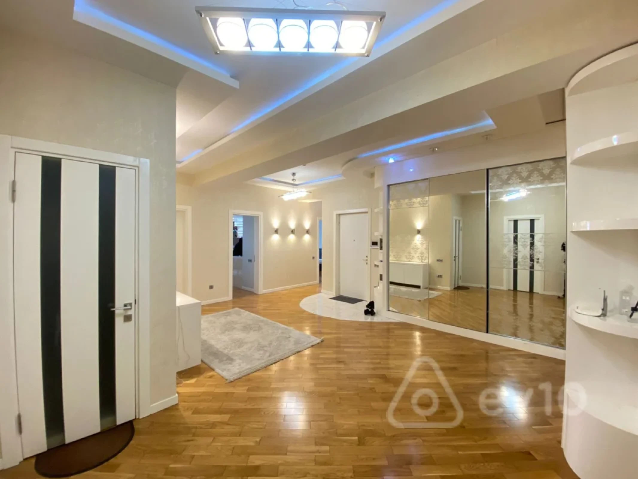 Kirayə verilir 4 otaqlı yeni tikili 200 m²